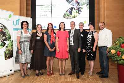 Gruppenfoto mit Bundesministerin Karmasin
