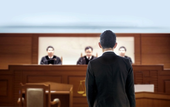Freispruch für Messermörder mit Schizophrenie? Bundesgerichtshof bestätigt umstrittenes Urteil (© Yanukit - stock.adobe.com)