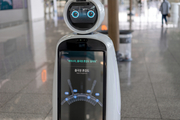 Corée du Sud : un robot fonctionnaire se jette du haut d'un escalier