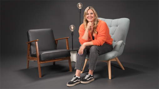 Franziska Klein moderiert den neuen DRAN x ERF Jess Podcast „In meiner Friendship Era“ (Foto: ERF)